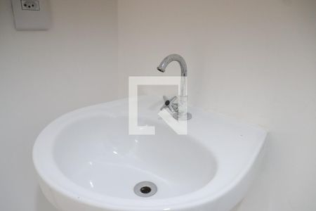 banheiro de apartamento para alugar com 1 quarto, 33m² em Vila Mira, São Paulo