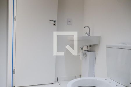 banheiro de apartamento para alugar com 1 quarto, 33m² em Vila Mira, São Paulo