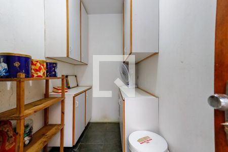 Casa à venda com 300m², 3 quartos e 2 vagas Casa à venda com 300m², 3 quartos e 2 vagasQuarto de Serviço