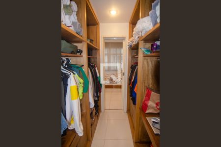 Apartamento à venda com 188m², 4 quartos e 1 vaga Apartamento à venda com 188m², 4 quartos e 1 vagaCloset do Quarto 3