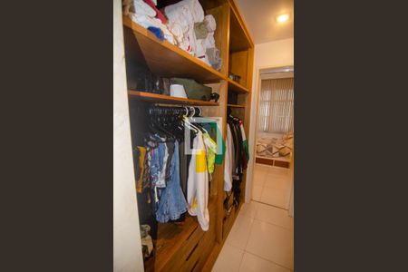 Apartamento à venda com 188m², 4 quartos e 1 vaga Apartamento à venda com 188m², 4 quartos e 1 vagaCloset do Quarto 3