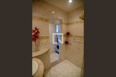 Apartamento à venda com 188m², 4 quartos e 1 vaga Apartamento à venda com 188m², 4 quartos e 1 vagaBanheiro Social