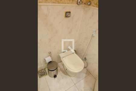 Apartamento à venda com 188m², 4 quartos e 1 vaga Apartamento à venda com 188m², 4 quartos e 1 vagaBanheiro Social