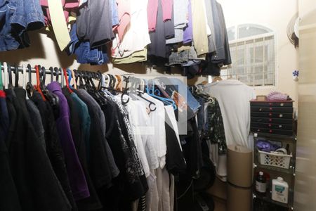 Casa à venda com 300m², 4 quartos e 2 vagasCloset da suíte