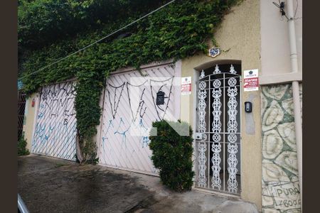 Casa à venda com 300m², 4 quartos e 2 vagasFachada