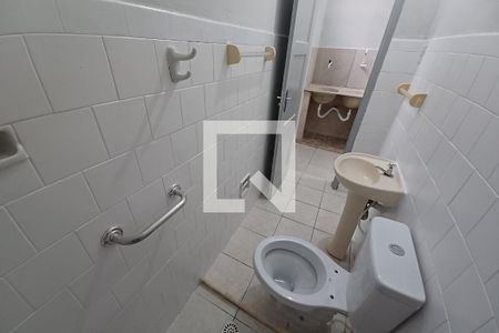 Banheiro de casa para alugar com 1 quarto, 16m² em São Domingos, Niterói