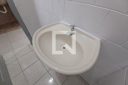 Banheiro - torneira de casa para alugar com 1 quarto, 16m² em São Domingos, Niterói