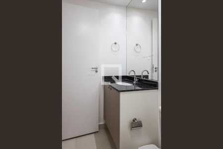 Banheiro de apartamento à venda com 1 quarto, 24m² em Pinheiros, São Paulo