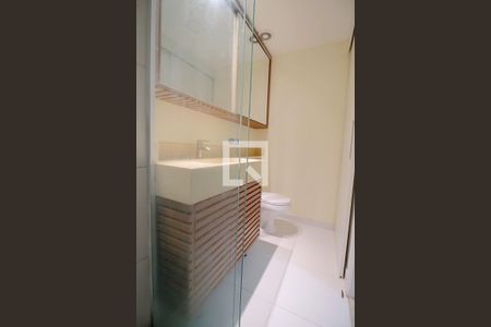 Apartamento à venda com 71m², 2 quartos e 2 vagas Apartamento à venda com 71m², 2 quartos e 2 vagasBanheiro da Suíte