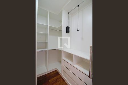 Apartamento à venda com 71m², 2 quartos e 2 vagas Apartamento à venda com 71m², 2 quartos e 2 vagasCloset da suíte