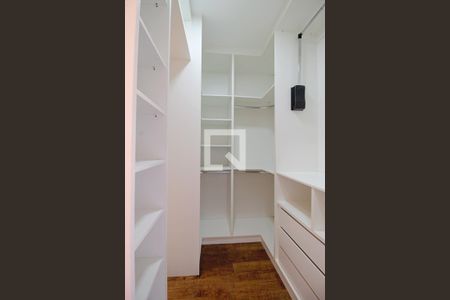 Apartamento à venda com 71m², 2 quartos e 2 vagas Apartamento à venda com 71m², 2 quartos e 2 vagasCloset da suíte