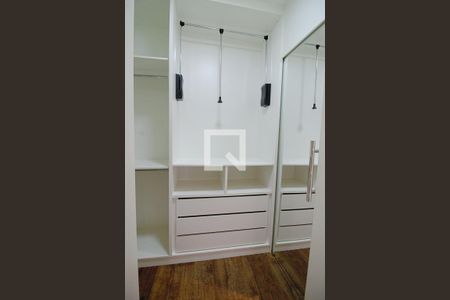Apartamento à venda com 71m², 2 quartos e 2 vagas Apartamento à venda com 71m², 2 quartos e 2 vagasCloset da suíte
