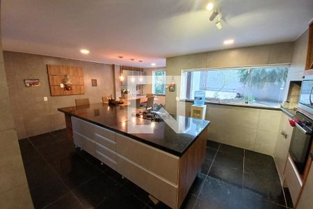 Casa à venda com 550m², 3 quartos e 2 vagas Casa à venda com 550m², 3 quartos e 2 vagasCozinha