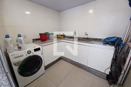 Casa à venda com 550m², 3 quartos e 2 vagas Casa à venda com 550m², 3 quartos e 2 vagasLavanderia