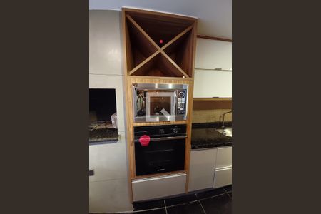 Casa à venda com 550m², 3 quartos e 2 vagas Casa à venda com 550m², 3 quartos e 2 vagasTorre de eletrodomésticos