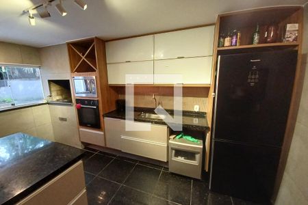 Casa à venda com 550m², 3 quartos e 2 vagas Casa à venda com 550m², 3 quartos e 2 vagasCozinha