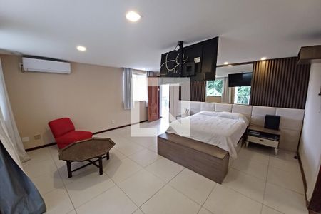 Casa à venda com 550m², 3 quartos e 2 vagas Casa à venda com 550m², 3 quartos e 2 vagasSuíte