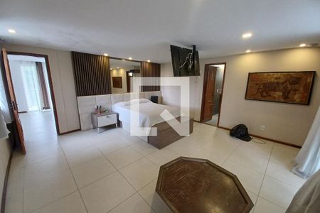 Casa à venda com 550m², 3 quartos e 2 vagas Casa à venda com 550m², 3 quartos e 2 vagasSuíte