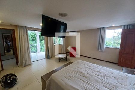 Casa à venda com 550m², 3 quartos e 2 vagas Casa à venda com 550m², 3 quartos e 2 vagasSuíte