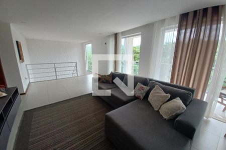 Casa à venda com 550m², 3 quartos e 2 vagas Casa à venda com 550m², 3 quartos e 2 vagasSala de TV