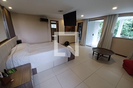 Casa à venda com 550m², 3 quartos e 2 vagas Casa à venda com 550m², 3 quartos e 2 vagasSuíte