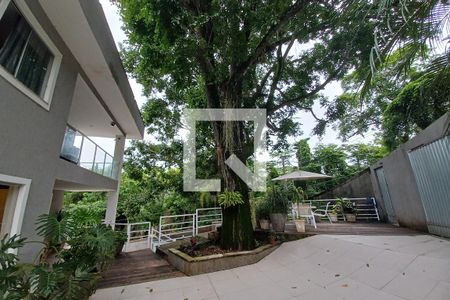 Casa à venda com 550m², 3 quartos e 2 vagas Casa à venda com 550m², 3 quartos e 2 vagasQuintal