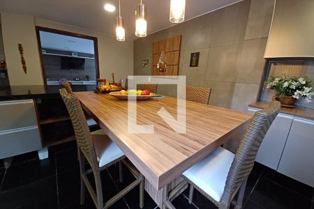 Casa à venda com 550m², 3 quartos e 2 vagas Casa à venda com 550m², 3 quartos e 2 vagasCozinha