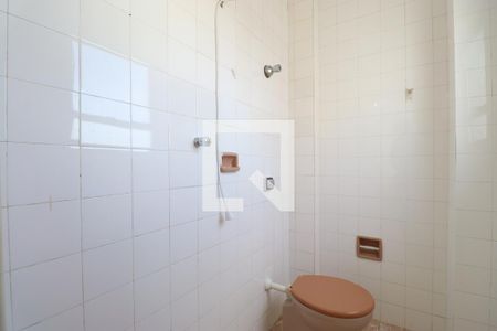 Banheiro de serviço de apartamento para alugar com 3 quartos, 213m² em Lapa, São Paulo