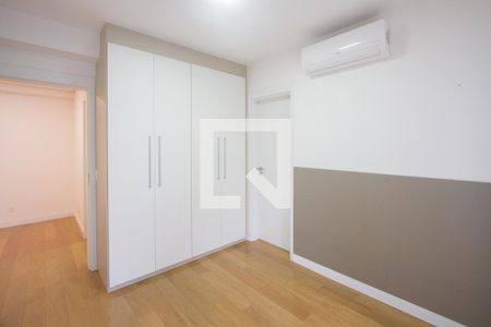 Apartamento à venda com 250m², 3 quartos e 4 vagasSuíte 2