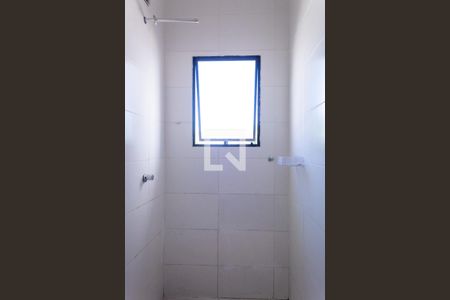 Banheiro da Suíte 1 de casa de condomínio para alugar com 2 quartos, 95m² em Jardim Califórnia, Jacareí