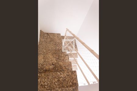 Casa de condomínio para alugar com 95m², 2 quartos e 2 vagasEscada