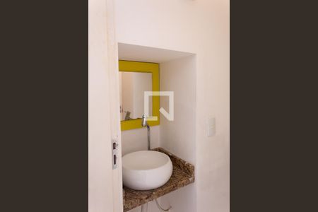 Lavabo de casa de condomínio para alugar com 2 quartos, 95m² em Jardim Califórnia, Jacareí