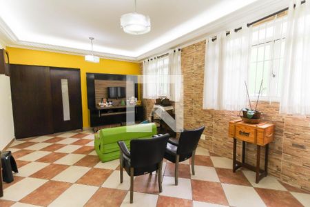 Casa à venda com 175m², 5 quartos e 2 vagas Casa à venda com 175m², 5 quartos e 2 vagasCozinha/Sala de jantar