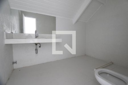 Casa de condomínio à venda com 470m², 4 quartos e 4 vagasBanheiro do sótão