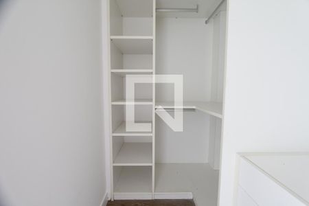 Casa de condomínio à venda com 470m², 4 quartos e 4 vagasCloset 4