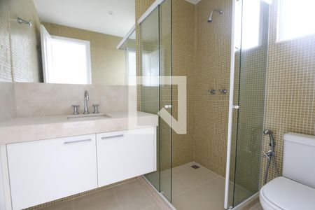 Casa de condomínio à venda com 470m², 4 quartos e 4 vagasBanheiro da Suíte 2