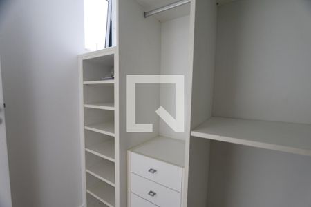 Casa de condomínio à venda com 470m², 4 quartos e 4 vagasCloset 2