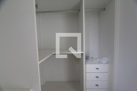 Casa de condomínio à venda com 470m², 4 quartos e 4 vagasCloset 2
