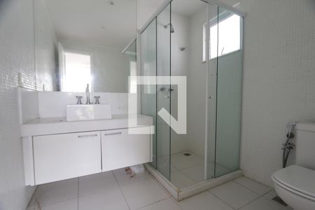 Casa de condomínio à venda com 470m², 4 quartos e 4 vagasBanheiro da Suíte 3