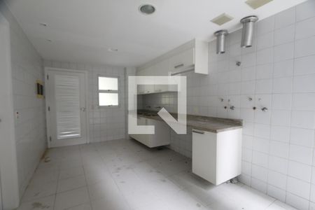 Casa de condomínio à venda com 470m², 4 quartos e 4 vagasDetalhe da area de serviço