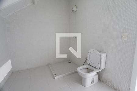 Casa de condomínio à venda com 470m², 4 quartos e 4 vagasBanheiro do sótão