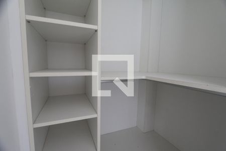 Casa de condomínio à venda com 470m², 4 quartos e 4 vagasCloset 4