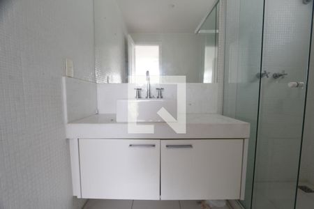 Casa de condomínio à venda com 470m², 4 quartos e 4 vagasBanheiro da Suíte 3