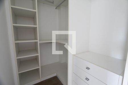 Casa de condomínio à venda com 470m², 4 quartos e 4 vagasCloset 4