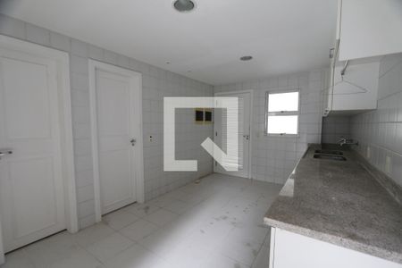 Casa de condomínio à venda com 470m², 4 quartos e 4 vagasDetalhe da area de serviço