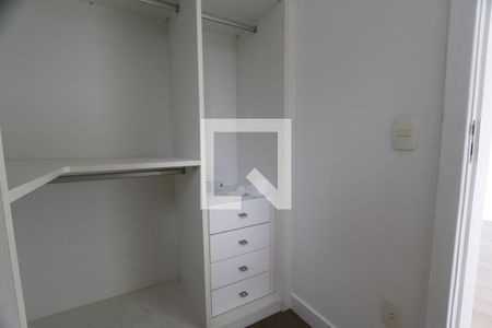 Casa de condomínio à venda com 470m², 4 quartos e 4 vagasCloset 2