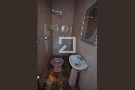 Casa para alugar com 294m², 3 quartos e 9 vagasBanheiro 