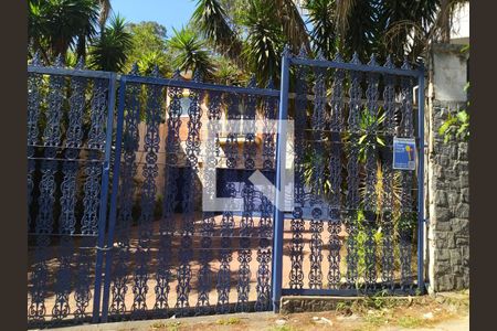 Casa para alugar com 294m², 3 quartos e 9 vagas Casa para alugar com 294m², 3 quartos e 9 vagasFachada