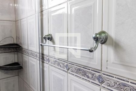 Detalhe do banheiro de apartamento para alugar com 2 quartos, 50m² em Conjunto Habitacional Padre José de Anchieta, São Paulo