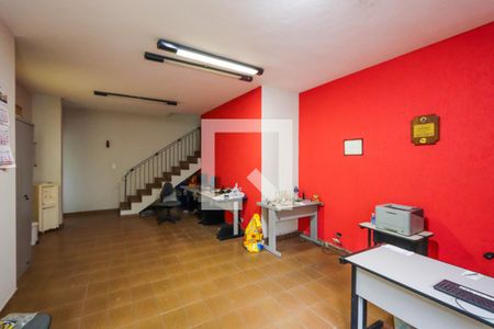 Casa à venda com 340m², 4 quartos e 4 vagasCasa 2 - Sala 1